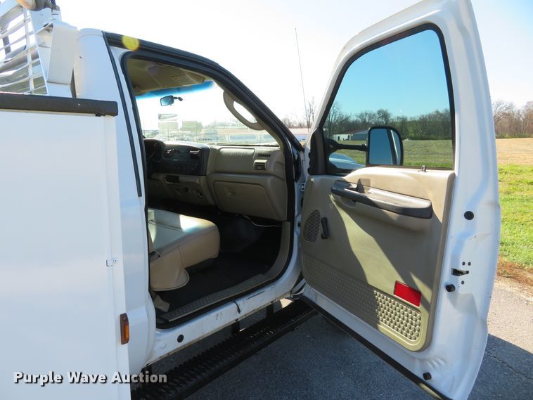 image for item DI3873 2005 Ford F450 Super Duty XL  utility truck