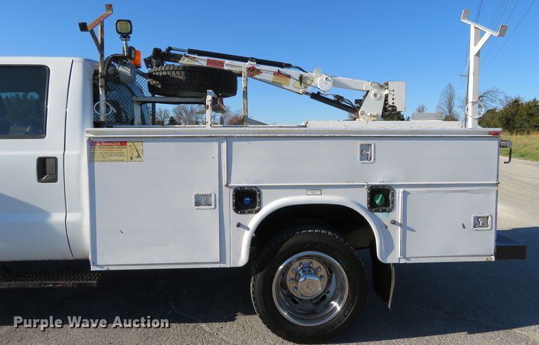 image for item DI3878 2011 Ford F550 Super Duty XL  Crew Cab utility truck