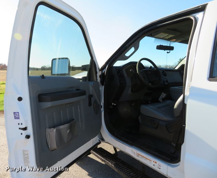 image for item DI3878 2011 Ford F550 Super Duty XL  Crew Cab utility truck