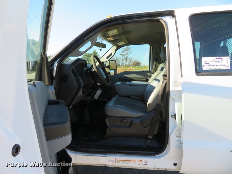 image for item DI3878 2011 Ford F550 Super Duty XL  Crew Cab utility truck
