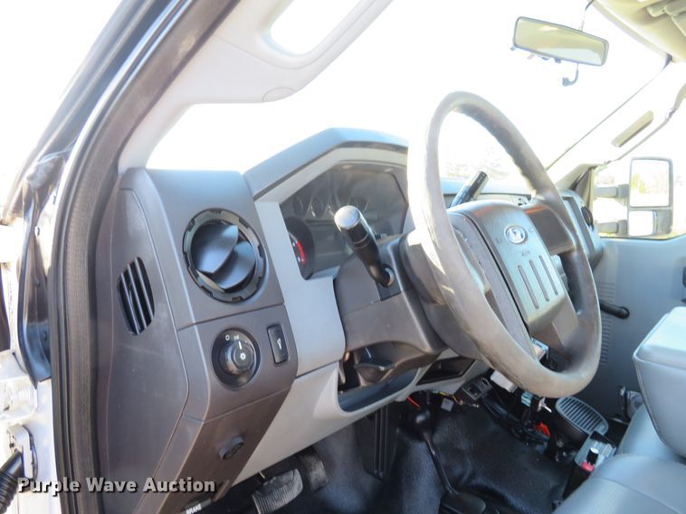 image for item DI3878 2011 Ford F550 Super Duty XL  Crew Cab utility truck