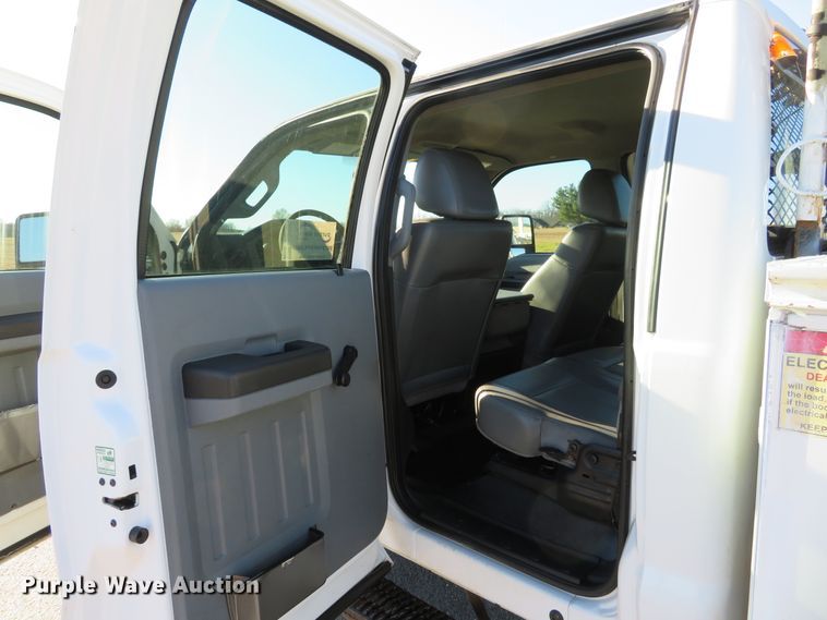 image for item DI3878 2011 Ford F550 Super Duty XL  Crew Cab utility truck