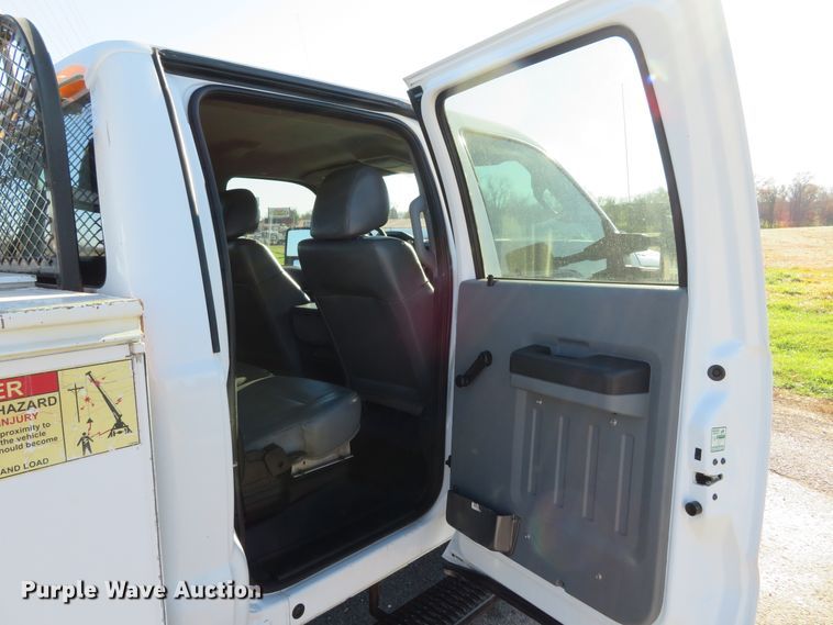 image for item DI3878 2011 Ford F550 Super Duty XL  Crew Cab utility truck