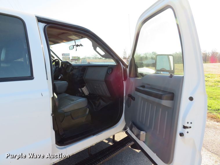 image for item DI3878 2011 Ford F550 Super Duty XL  Crew Cab utility truck