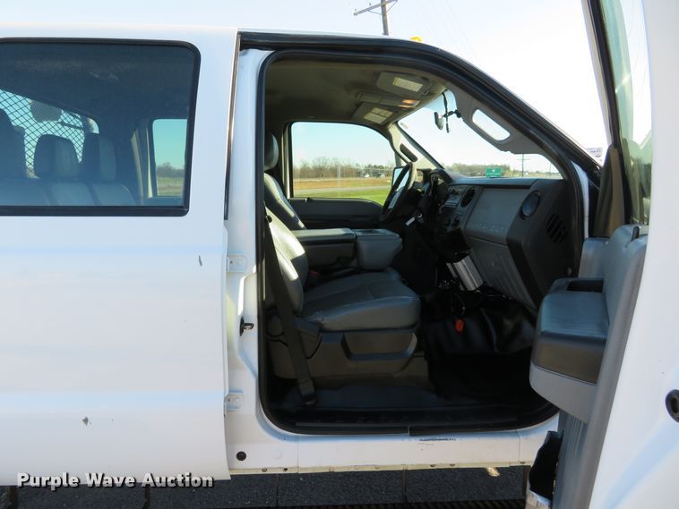 image for item DI3878 2011 Ford F550 Super Duty XL  Crew Cab utility truck