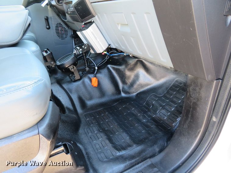 image for item DI3878 2011 Ford F550 Super Duty XL  Crew Cab utility truck