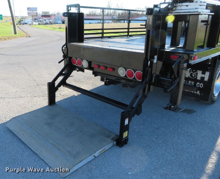 image for item DI3879 2006 Ford F550 Super Duty XL  utility truck