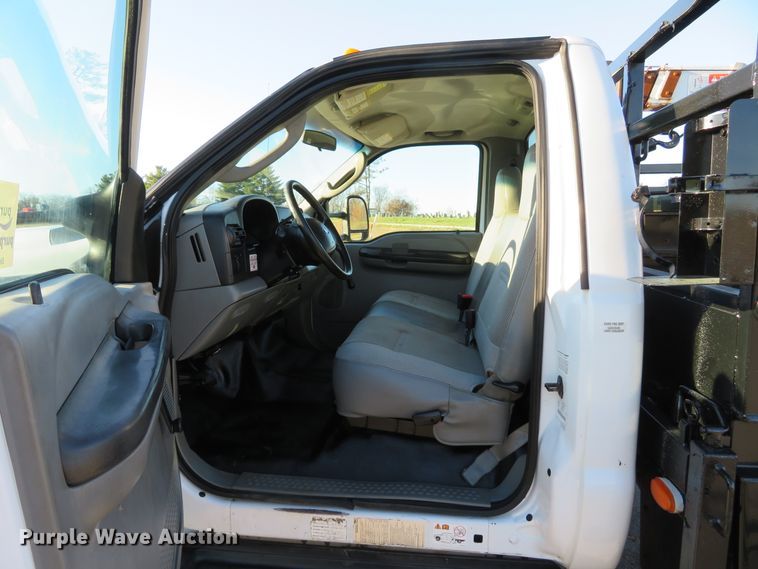 image for item DI3879 2006 Ford F550 Super Duty XL  utility truck