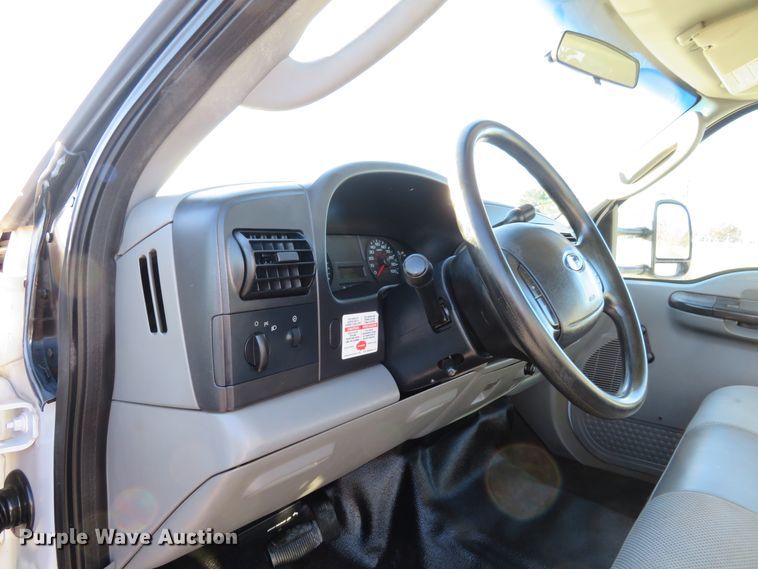 image for item DI3879 2006 Ford F550 Super Duty XL  utility truck