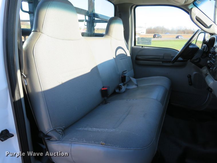 image for item DI3879 2006 Ford F550 Super Duty XL  utility truck