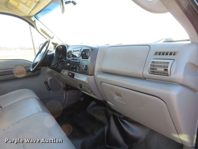 image for item DI3879 2006 Ford F550 Super Duty XL  utility truck