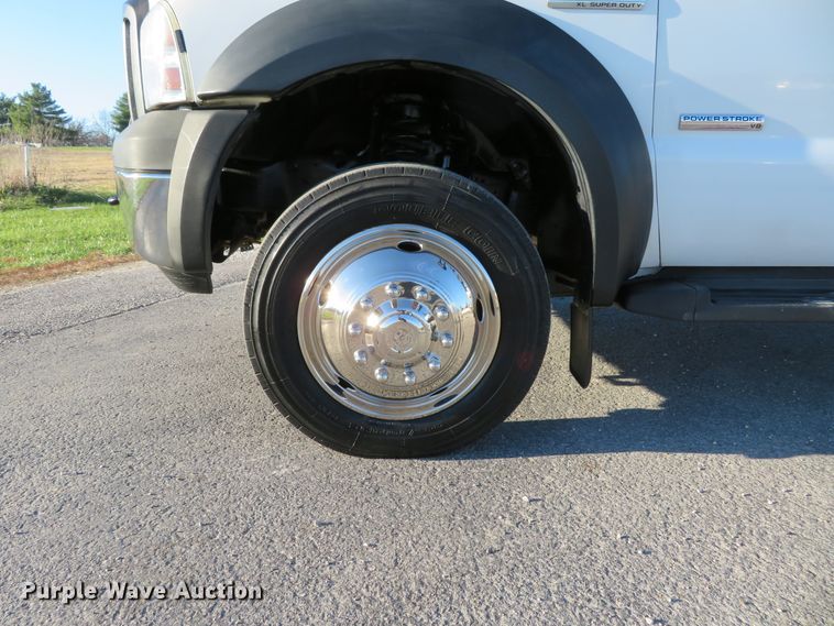 image for item DI3879 2006 Ford F550 Super Duty XL  utility truck