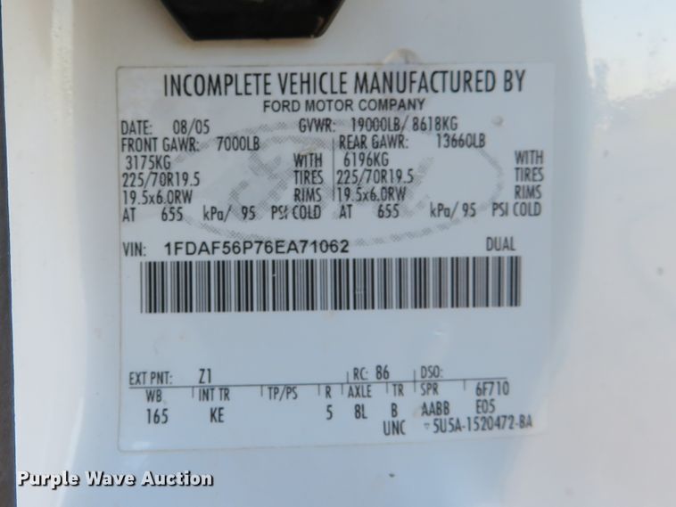 image for item DI3879 2006 Ford F550 Super Duty XL  utility truck