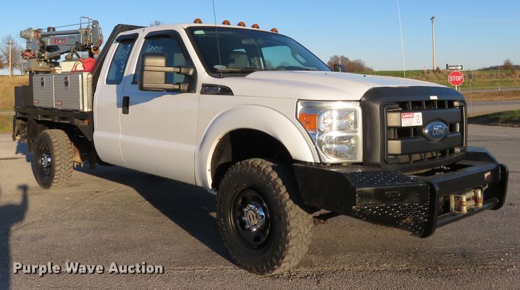 image for item DI3880 2011 Ford F350 Super Duty XL  SuperCab flatbed pickup truck