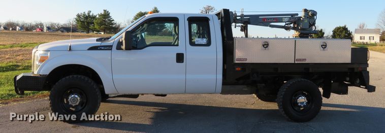 image for item DI3880 2011 Ford F350 Super Duty XL  SuperCab flatbed pickup truck