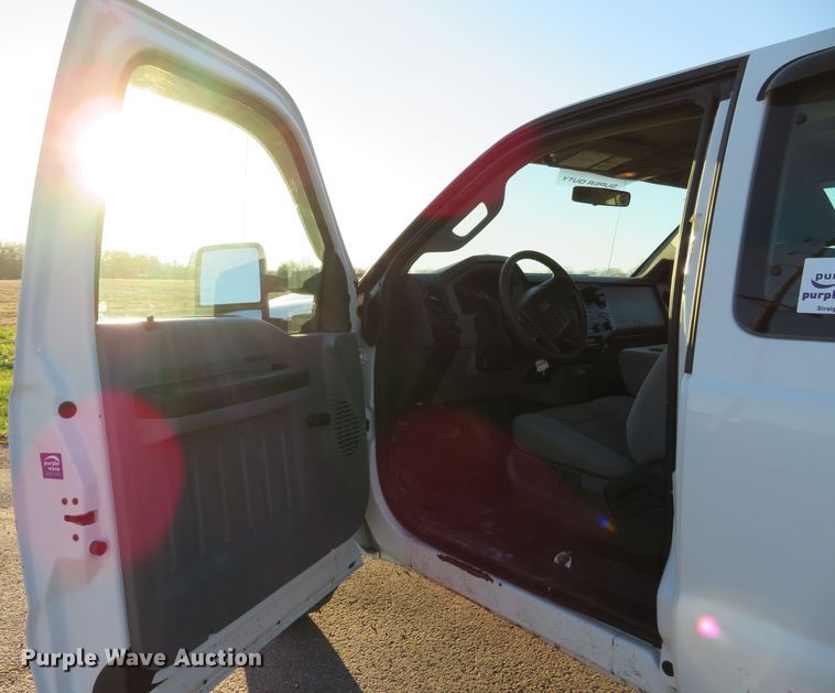 image for item DI3880 2011 Ford F350 Super Duty XL  SuperCab flatbed pickup truck