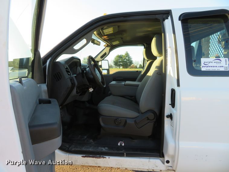 image for item DI3880 2011 Ford F350 Super Duty XL  SuperCab flatbed pickup truck