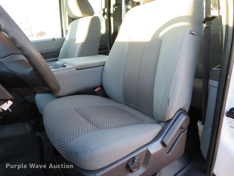 image for item DI3880 2011 Ford F350 Super Duty XL  SuperCab flatbed pickup truck