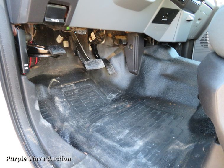 image for item DI3880 2011 Ford F350 Super Duty XL  SuperCab flatbed pickup truck