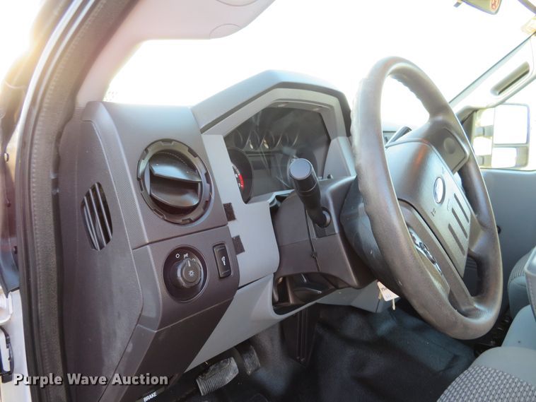 image for item DI3880 2011 Ford F350 Super Duty XL  SuperCab flatbed pickup truck