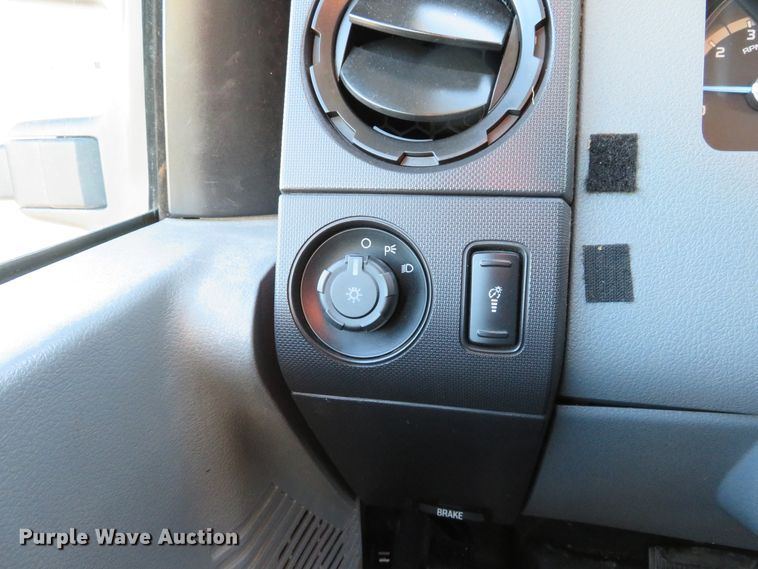 image for item DI3880 2011 Ford F350 Super Duty XL  SuperCab flatbed pickup truck