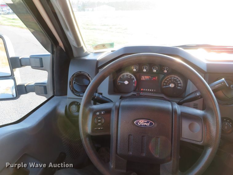 image for item DI3880 2011 Ford F350 Super Duty XL  SuperCab flatbed pickup truck