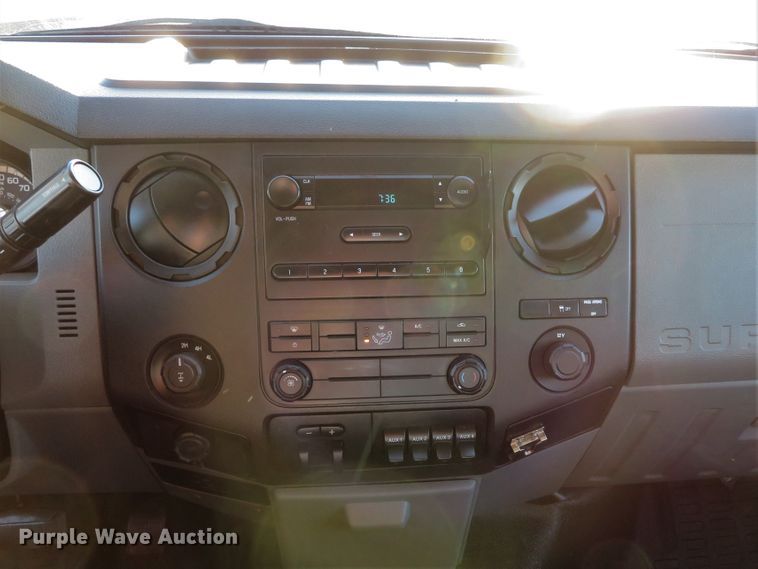 image for item DI3880 2011 Ford F350 Super Duty XL  SuperCab flatbed pickup truck