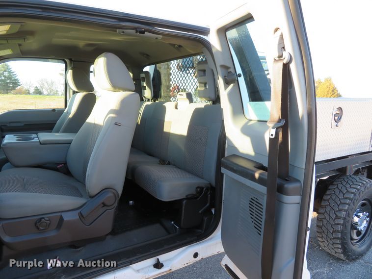 image for item DI3880 2011 Ford F350 Super Duty XL  SuperCab flatbed pickup truck