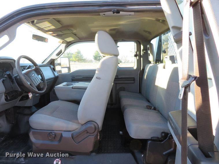 image for item DI3880 2011 Ford F350 Super Duty XL  SuperCab flatbed pickup truck