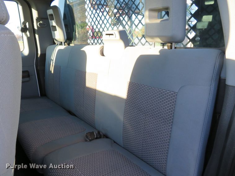 image for item DI3880 2011 Ford F350 Super Duty XL  SuperCab flatbed pickup truck