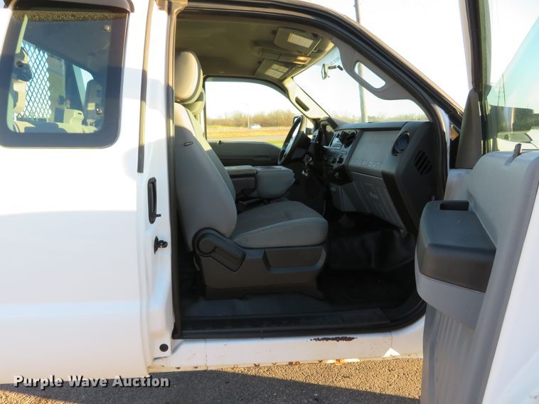 image for item DI3880 2011 Ford F350 Super Duty XL  SuperCab flatbed pickup truck