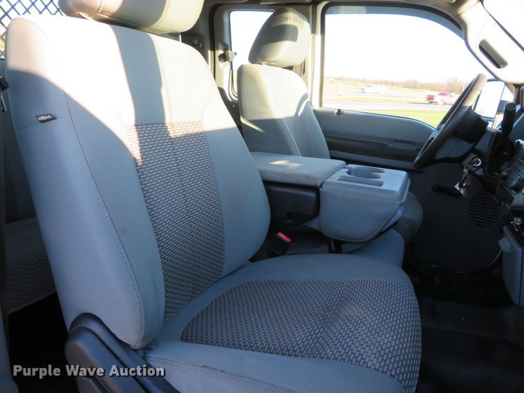 image for item DI3880 2011 Ford F350 Super Duty XL  SuperCab flatbed pickup truck