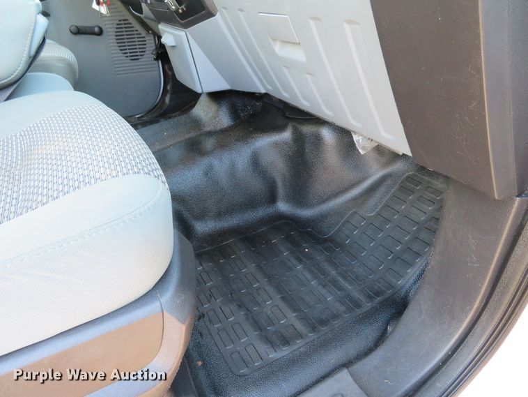 image for item DI3880 2011 Ford F350 Super Duty XL  SuperCab flatbed pickup truck