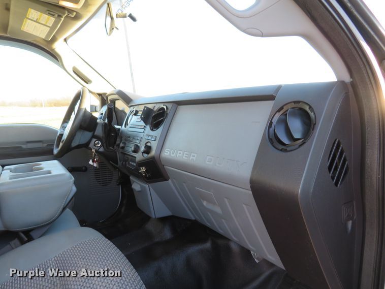 image for item DI3880 2011 Ford F350 Super Duty XL  SuperCab flatbed pickup truck