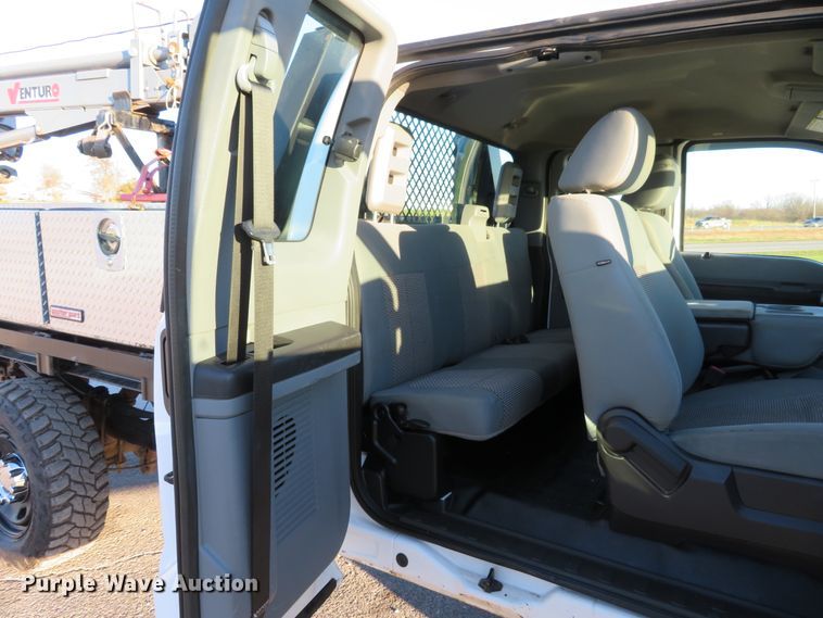 image for item DI3880 2011 Ford F350 Super Duty XL  SuperCab flatbed pickup truck