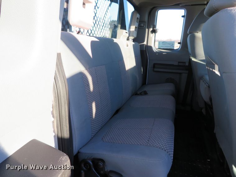 image for item DI3880 2011 Ford F350 Super Duty XL  SuperCab flatbed pickup truck