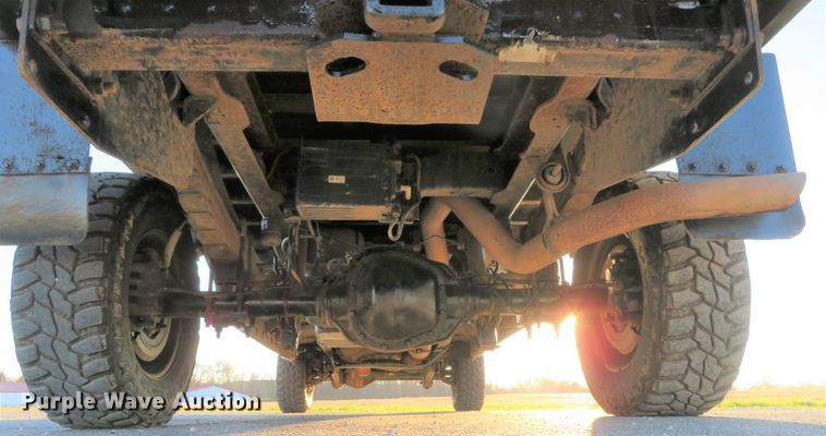 image for item DI3880 2011 Ford F350 Super Duty XL  SuperCab flatbed pickup truck