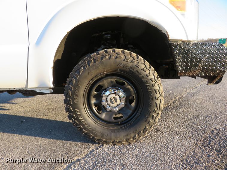 image for item DI3880 2011 Ford F350 Super Duty XL  SuperCab flatbed pickup truck