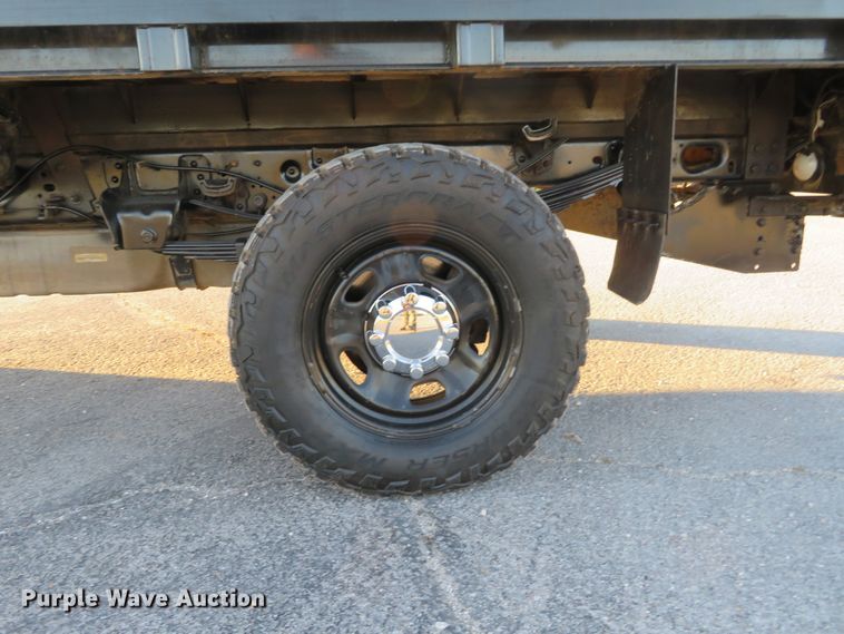 image for item DI3880 2011 Ford F350 Super Duty XL  SuperCab flatbed pickup truck