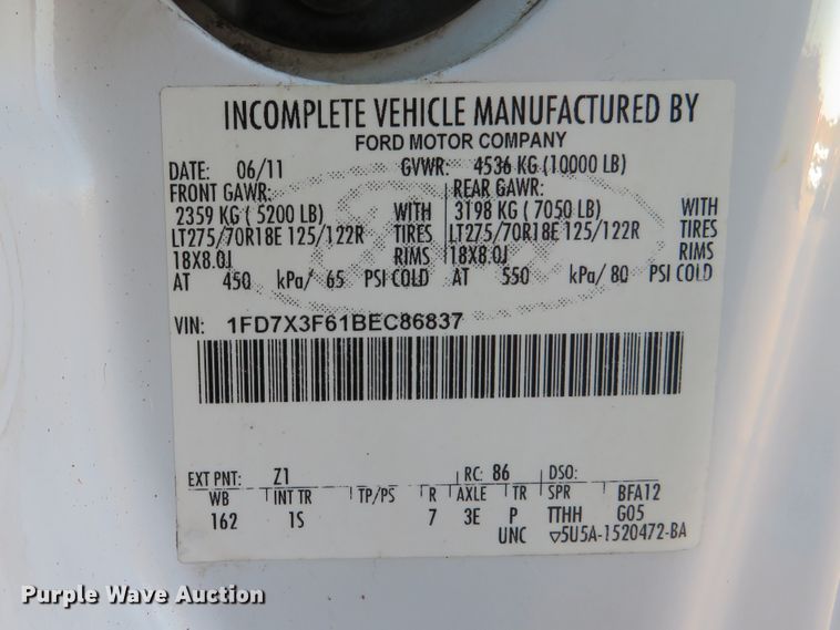 image for item DI3880 2011 Ford F350 Super Duty XL  SuperCab flatbed pickup truck