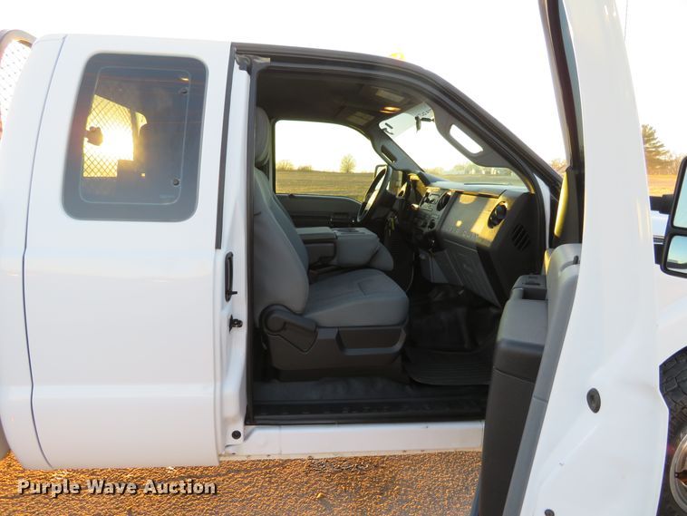 image for item DI3897 2013 Ford F350 Super Duty XL  SuperCab utility bed pickup truck