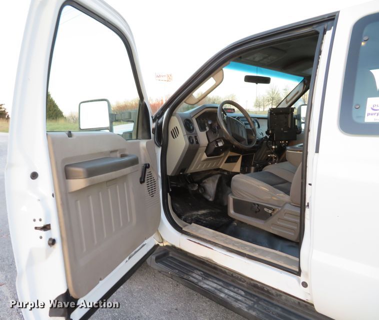 image for item DI3898 2009 Ford F350 Super Duty XL  SuperCab utility bed pickup truck