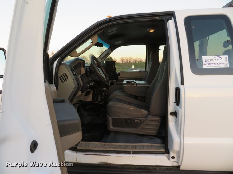 image for item DI3898 2009 Ford F350 Super Duty XL  SuperCab utility bed pickup truck