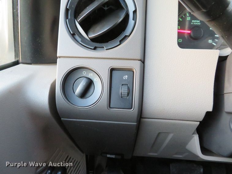 image for item DI3898 2009 Ford F350 Super Duty XL  SuperCab utility bed pickup truck