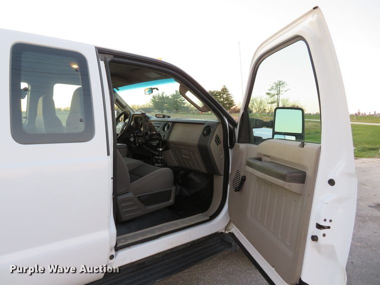 image for item DI3898 2009 Ford F350 Super Duty XL  SuperCab utility bed pickup truck