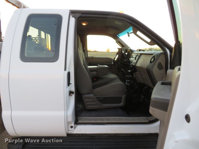 image for item DI3898 2009 Ford F350 Super Duty XL  SuperCab utility bed pickup truck