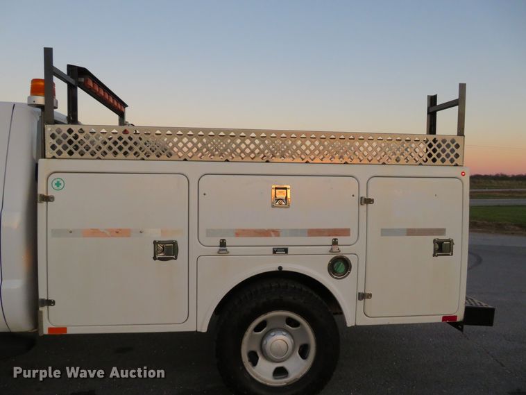 image for item DI3898 2009 Ford F350 Super Duty XL  SuperCab utility bed pickup truck