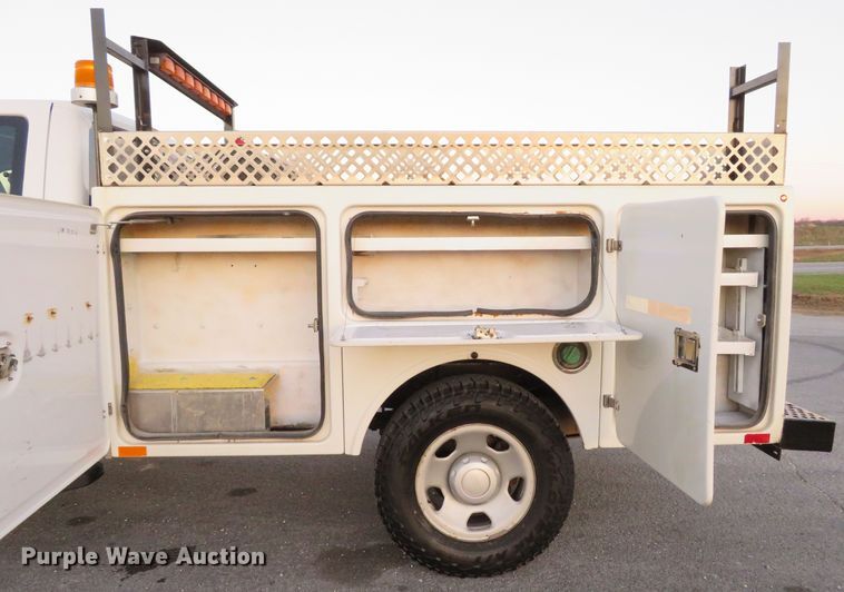 image for item DI3898 2009 Ford F350 Super Duty XL  SuperCab utility bed pickup truck