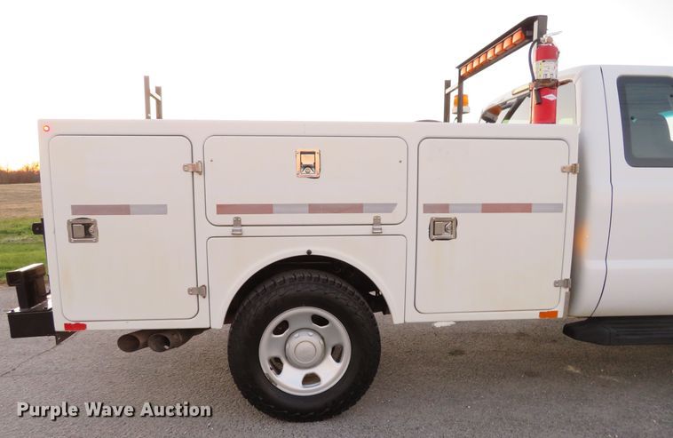 image for item DI3898 2009 Ford F350 Super Duty XL  SuperCab utility bed pickup truck