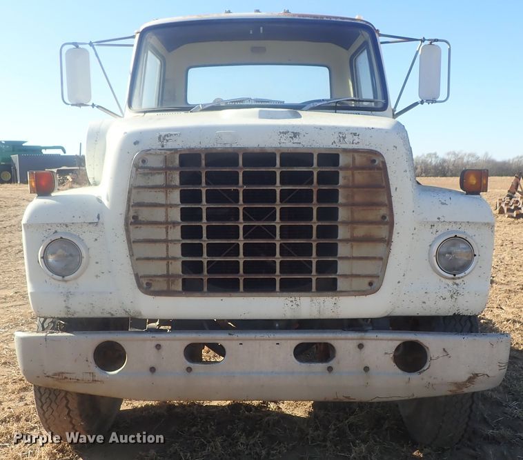 image for item DI7295 1977 Ford L8000  truck cab and chassis